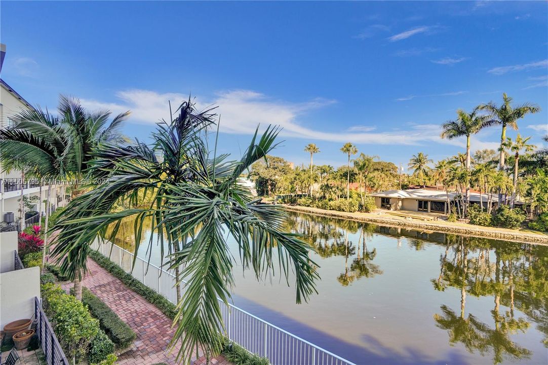 Recently Sold: $1,049,000 (3 beds, 2 baths, 2152 Square Feet)