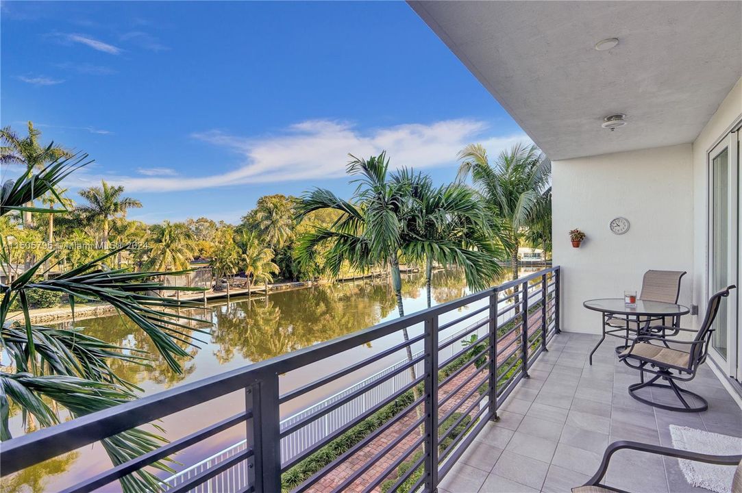 Recently Sold: $1,049,000 (3 beds, 2 baths, 2152 Square Feet)