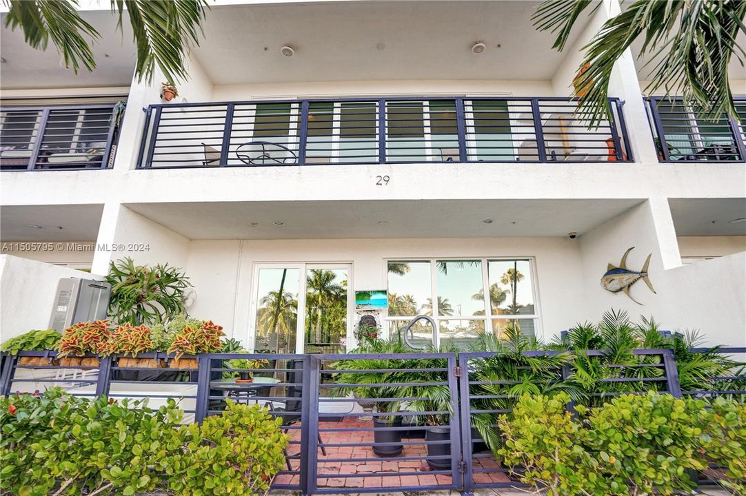 Recently Sold: $1,049,000 (3 beds, 2 baths, 2152 Square Feet)