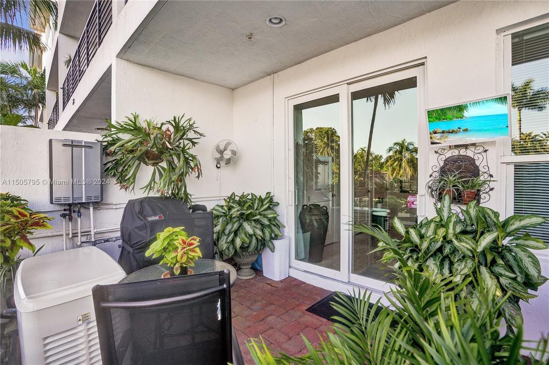 Recently Sold: $1,049,000 (3 beds, 2 baths, 2152 Square Feet)