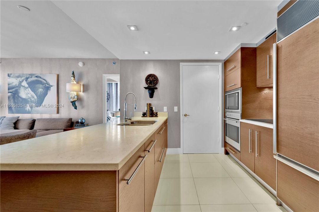 Recientemente alquilado: $6,450 (2 camas, 2 baños, 1012 Pies cuadrados)