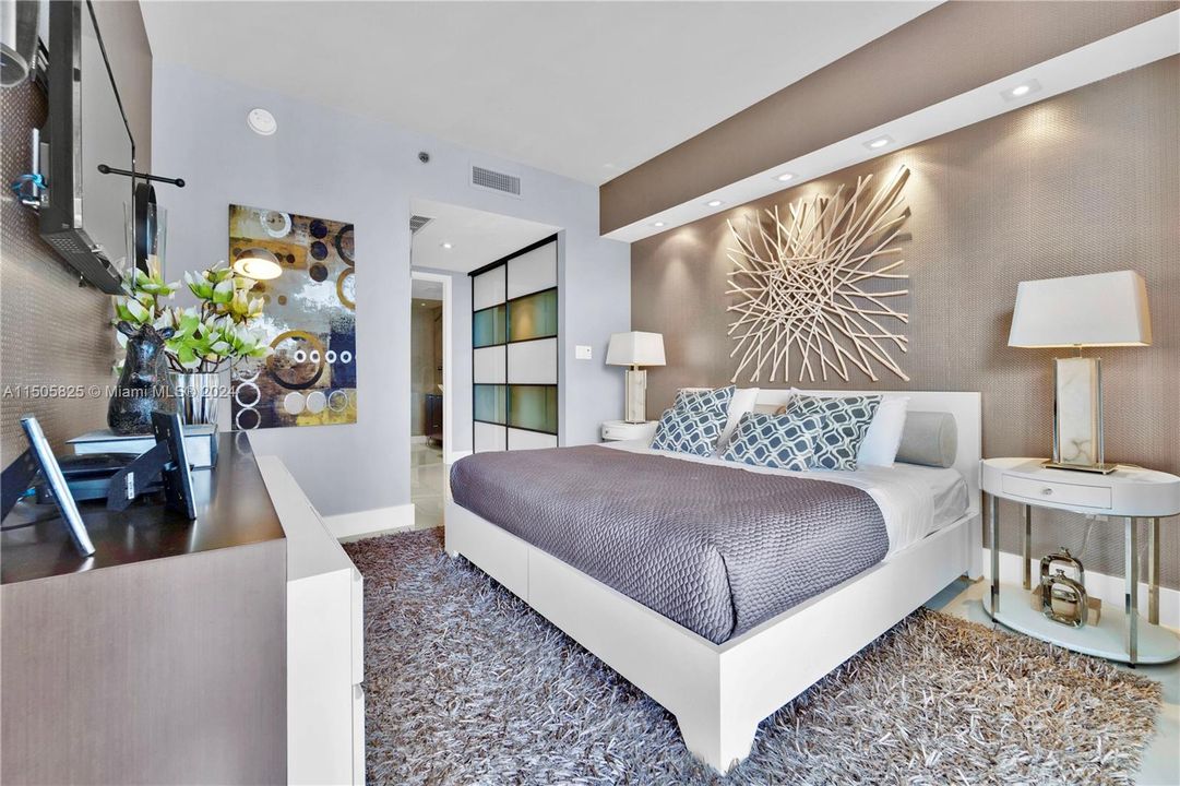 Recientemente alquilado: $6,450 (2 camas, 2 baños, 1012 Pies cuadrados)