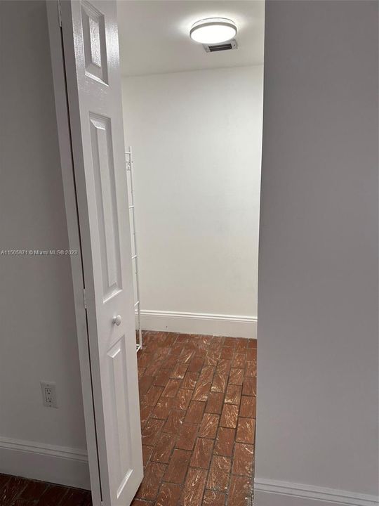 Недавно арендовано: $2,900 (1 спален, 1 ванн, 930 Квадратных фут)