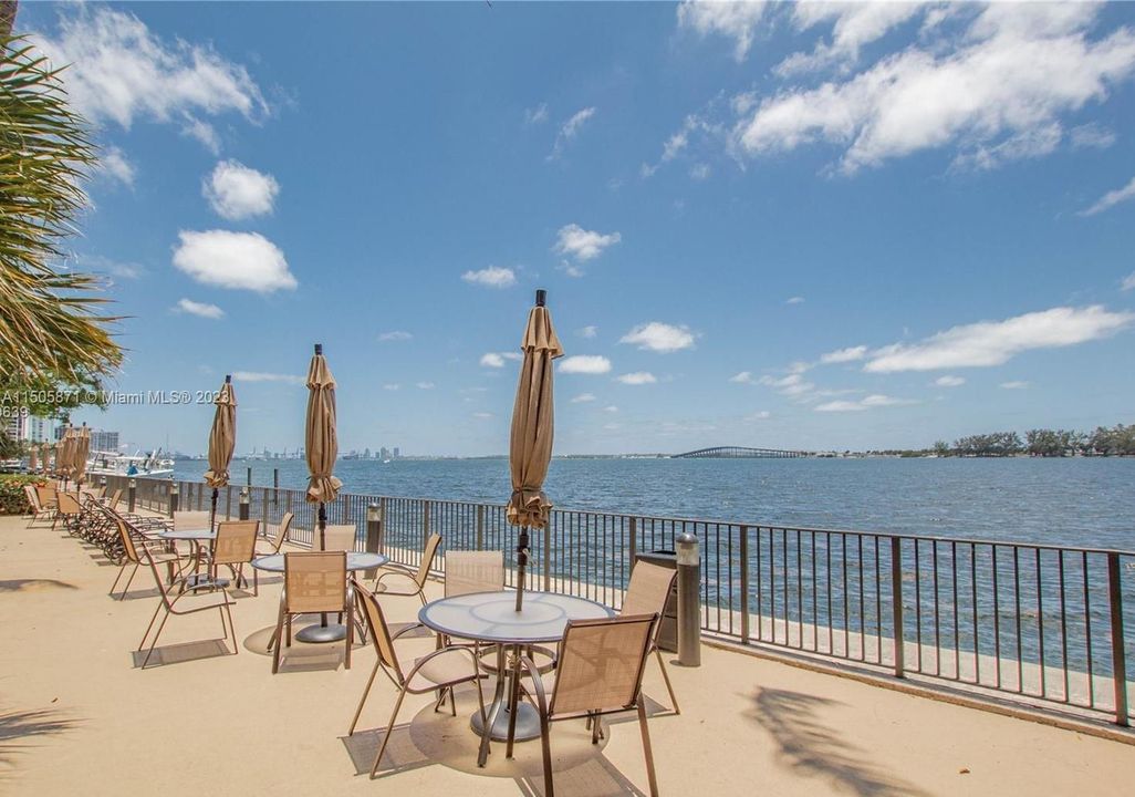 Недавно арендовано: $2,900 (1 спален, 1 ванн, 930 Квадратных фут)