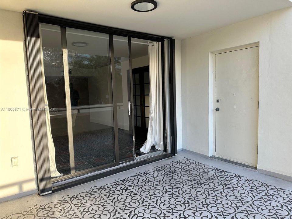 Недавно арендовано: $2,900 (1 спален, 1 ванн, 930 Квадратных фут)