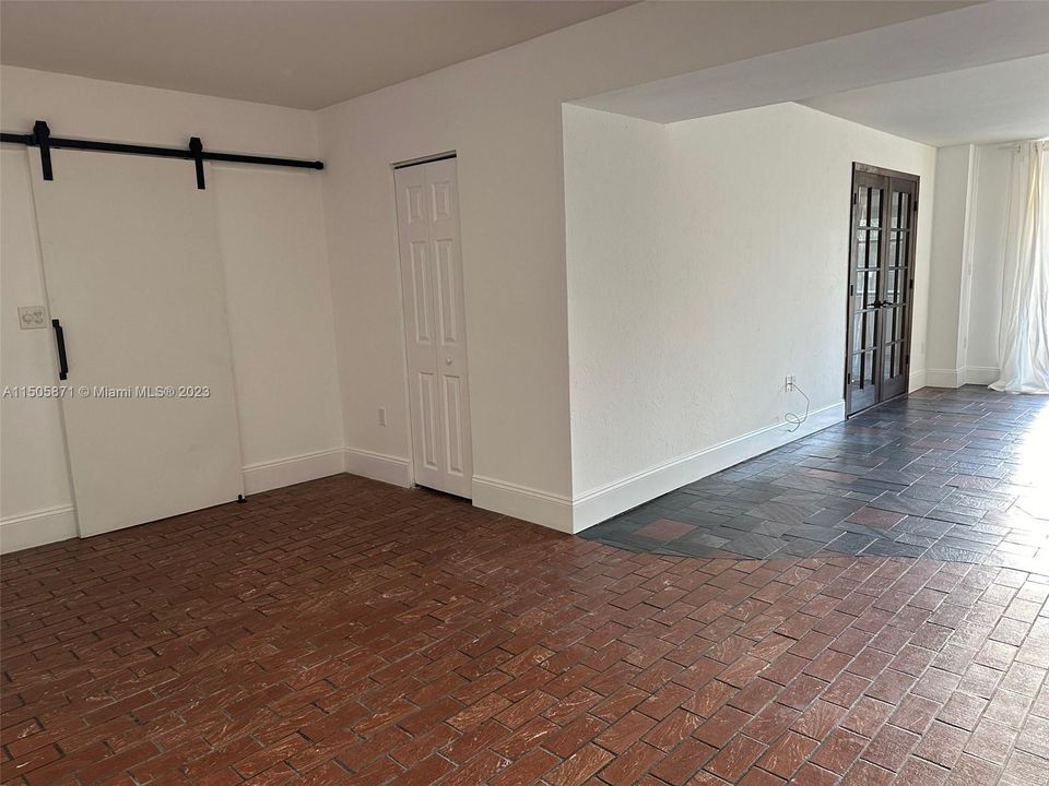 Недавно арендовано: $2,900 (1 спален, 1 ванн, 930 Квадратных фут)