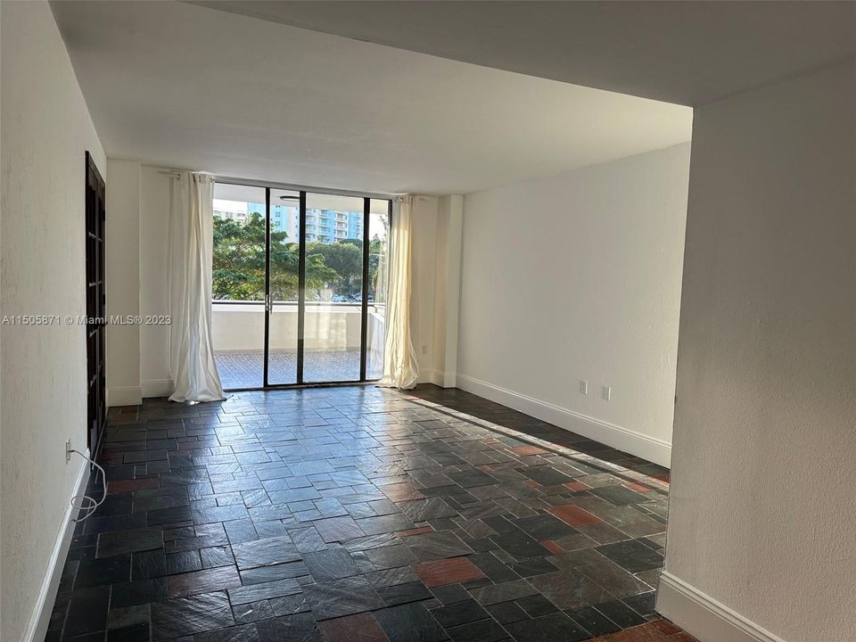 Недавно арендовано: $2,900 (1 спален, 1 ванн, 930 Квадратных фут)