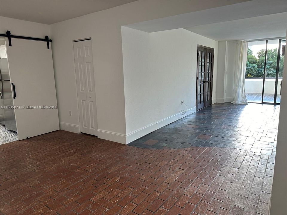 Недавно арендовано: $2,900 (1 спален, 1 ванн, 930 Квадратных фут)