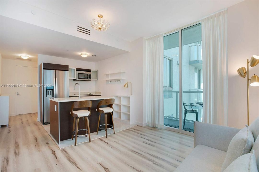 Active With Contract: $440,000 (1 beds, 1 baths, 651 Square Feet)