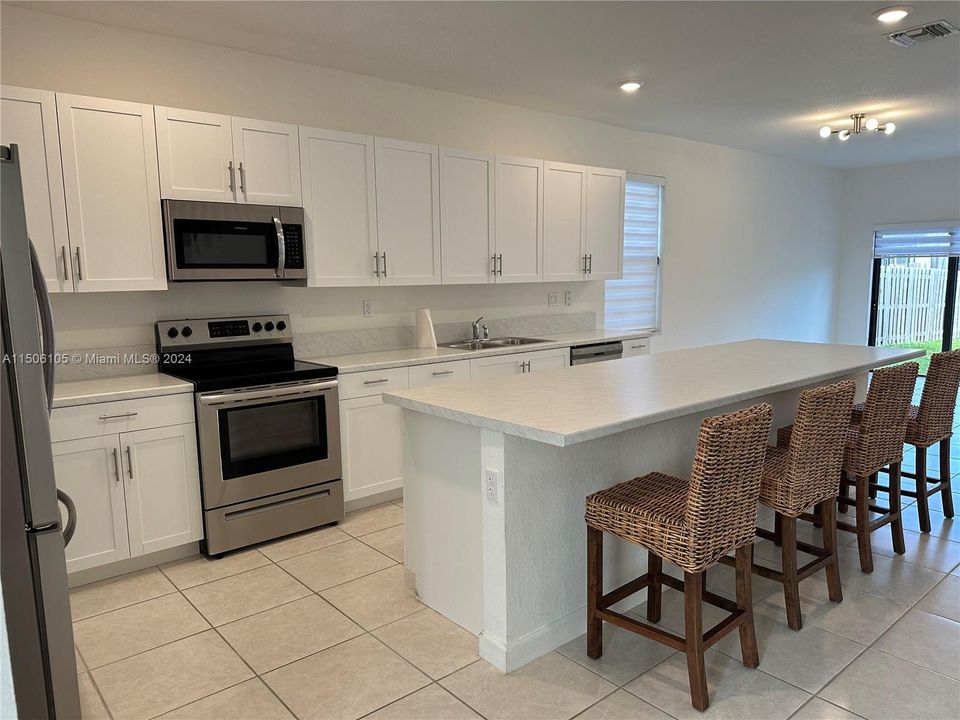 Recently Sold: $470,000 (3 beds, 2 baths, 1772 Square Feet)