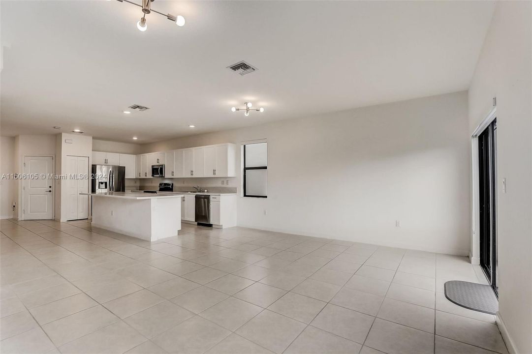 Recently Sold: $470,000 (3 beds, 2 baths, 1772 Square Feet)