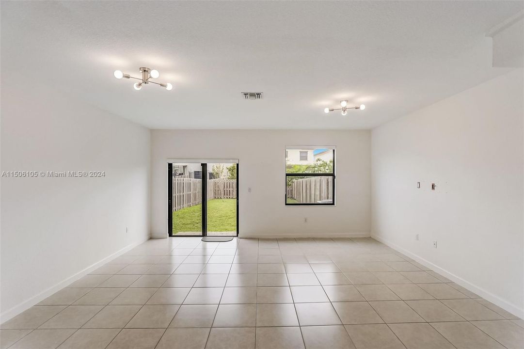 Recently Sold: $470,000 (3 beds, 2 baths, 1772 Square Feet)