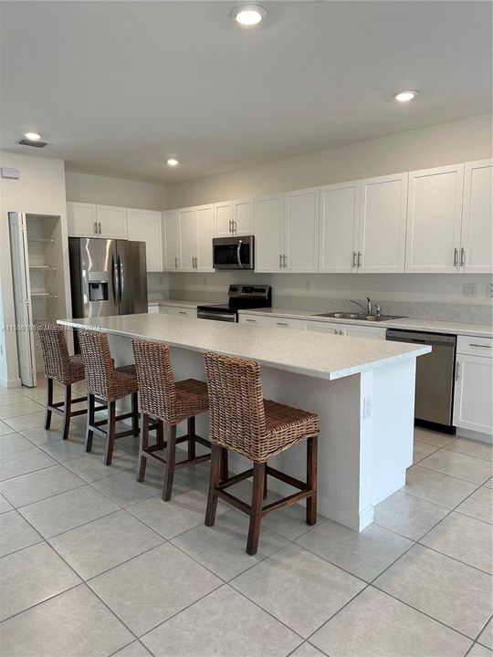 Recently Sold: $470,000 (3 beds, 2 baths, 1772 Square Feet)