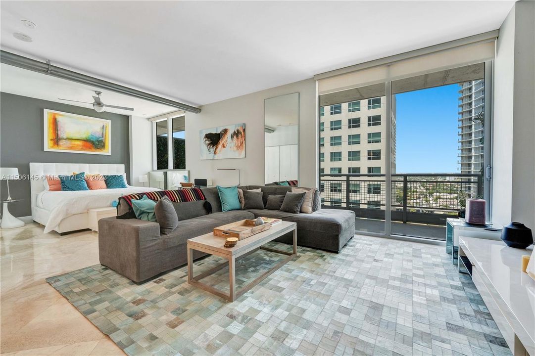 For Sale: $455,000 (1 beds, 1 baths, 638 Square Feet)
