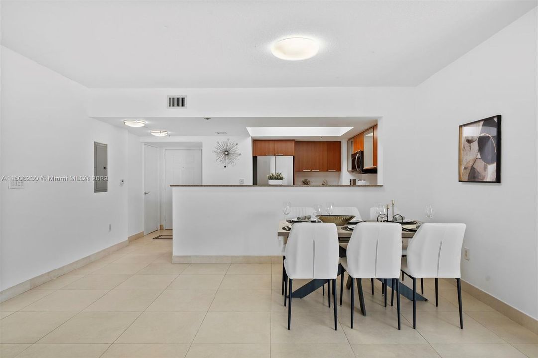 For Rent: $4,000 (1 beds, 1 baths, 1000 Square Feet)