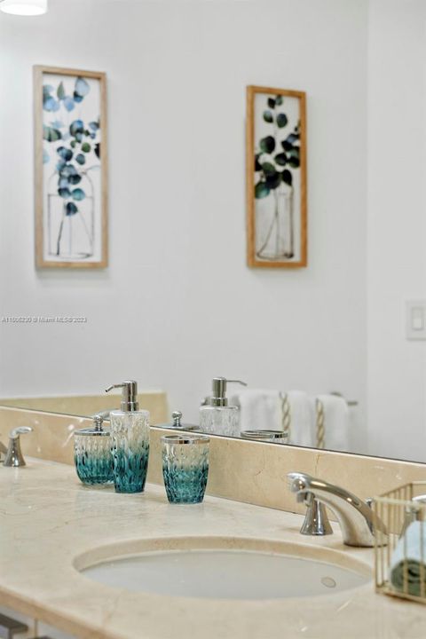 For Rent: $4,000 (1 beds, 1 baths, 1000 Square Feet)