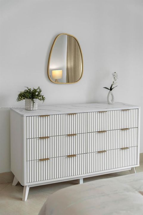 For Rent: $4,000 (1 beds, 1 baths, 1000 Square Feet)