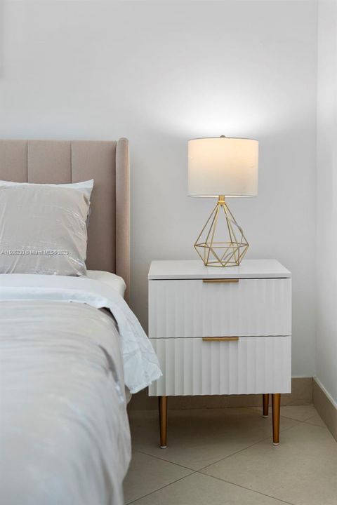 For Rent: $4,000 (1 beds, 1 baths, 1000 Square Feet)