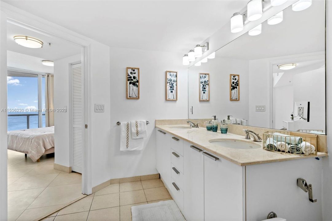 For Rent: $4,000 (1 beds, 1 baths, 1000 Square Feet)