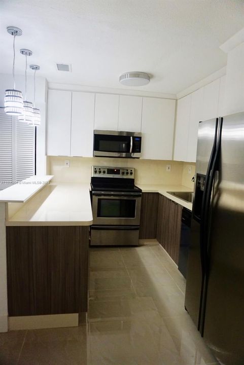 Recently Rented: $2,300 (2 beds, 2 baths, 920 Square Feet)