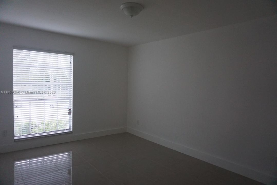 Recently Rented: $2,300 (2 beds, 2 baths, 920 Square Feet)