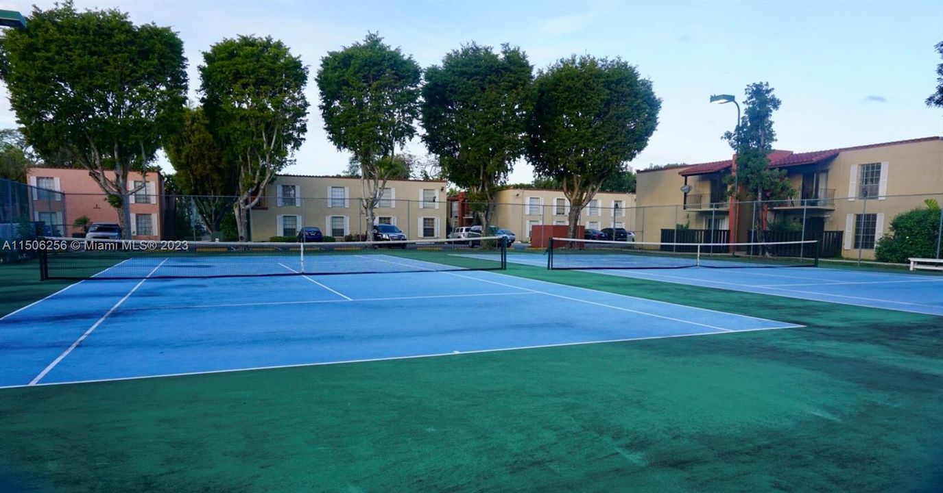 Recently Rented: $2,300 (2 beds, 2 baths, 920 Square Feet)