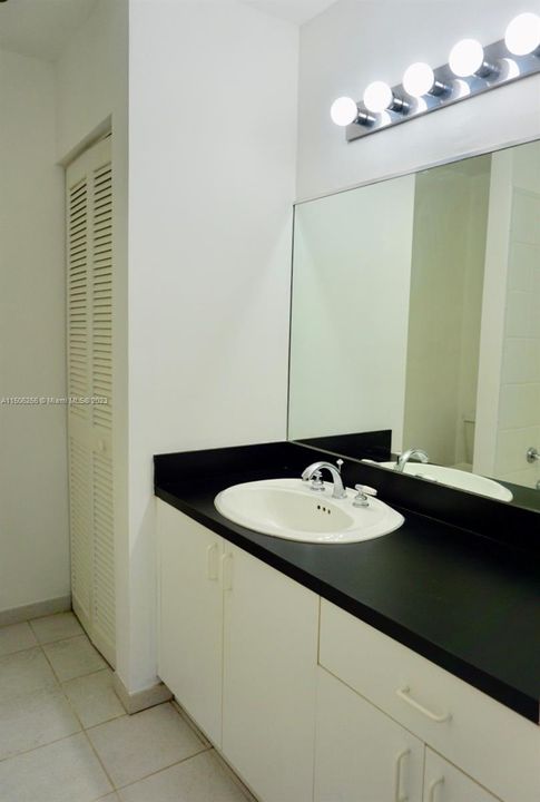 Recently Rented: $2,300 (2 beds, 2 baths, 920 Square Feet)