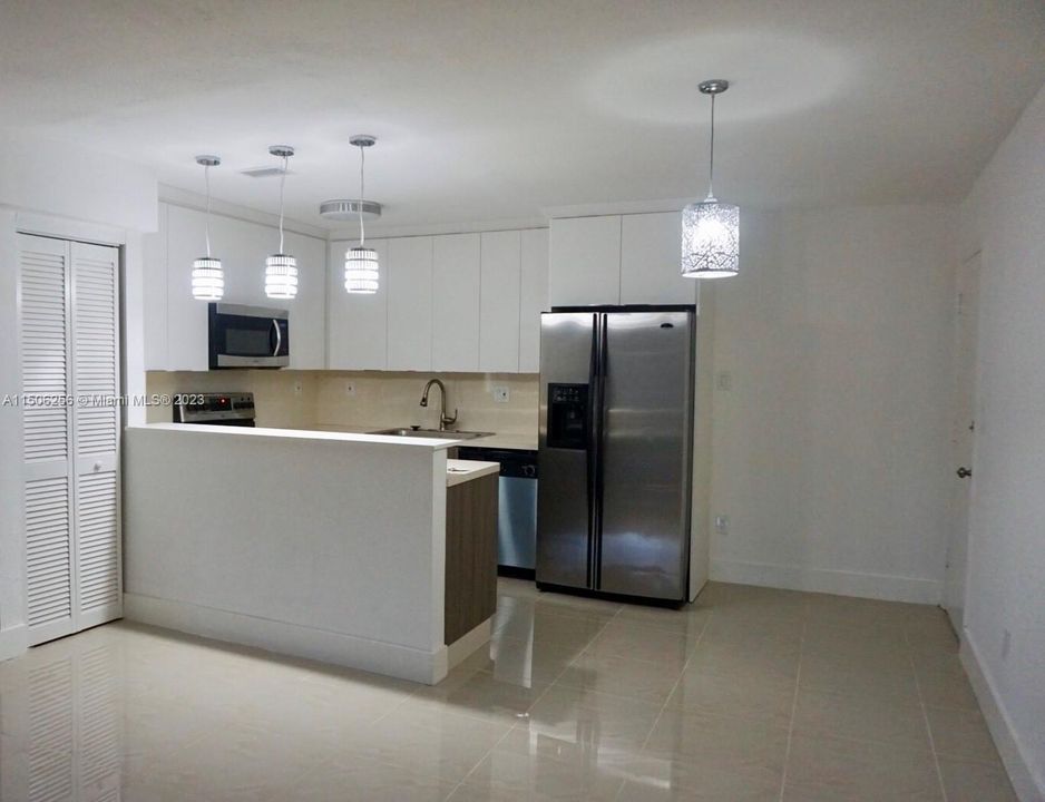 Recently Rented: $2,300 (2 beds, 2 baths, 920 Square Feet)