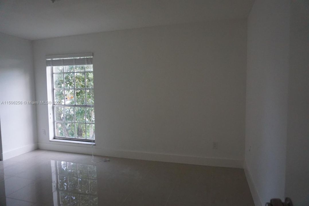 Recently Rented: $2,300 (2 beds, 2 baths, 920 Square Feet)