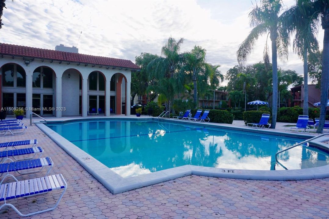 Recently Rented: $2,300 (2 beds, 2 baths, 920 Square Feet)