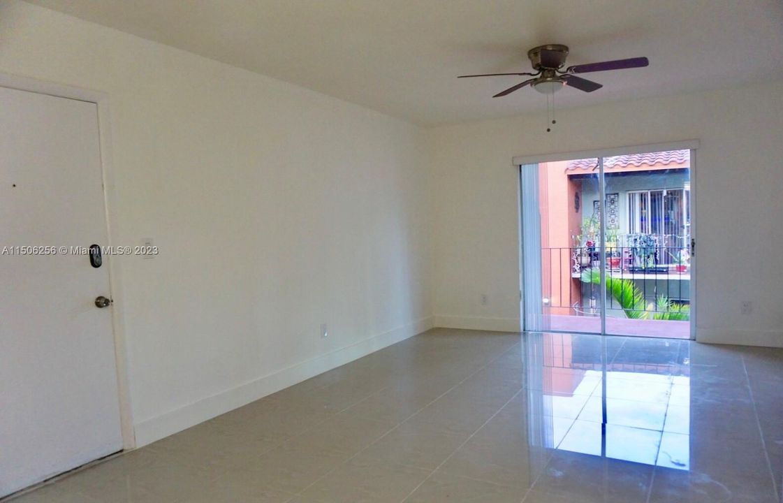 Recently Rented: $2,300 (2 beds, 2 baths, 920 Square Feet)