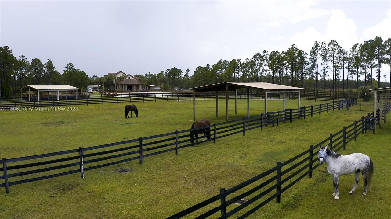 Recently Sold: $4,500,000 (2 beds, 3 baths, 2151 Square Feet)