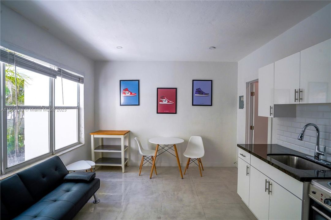 Recently Rented: $1,990 (1 beds, 1 baths, 500 Square Feet)