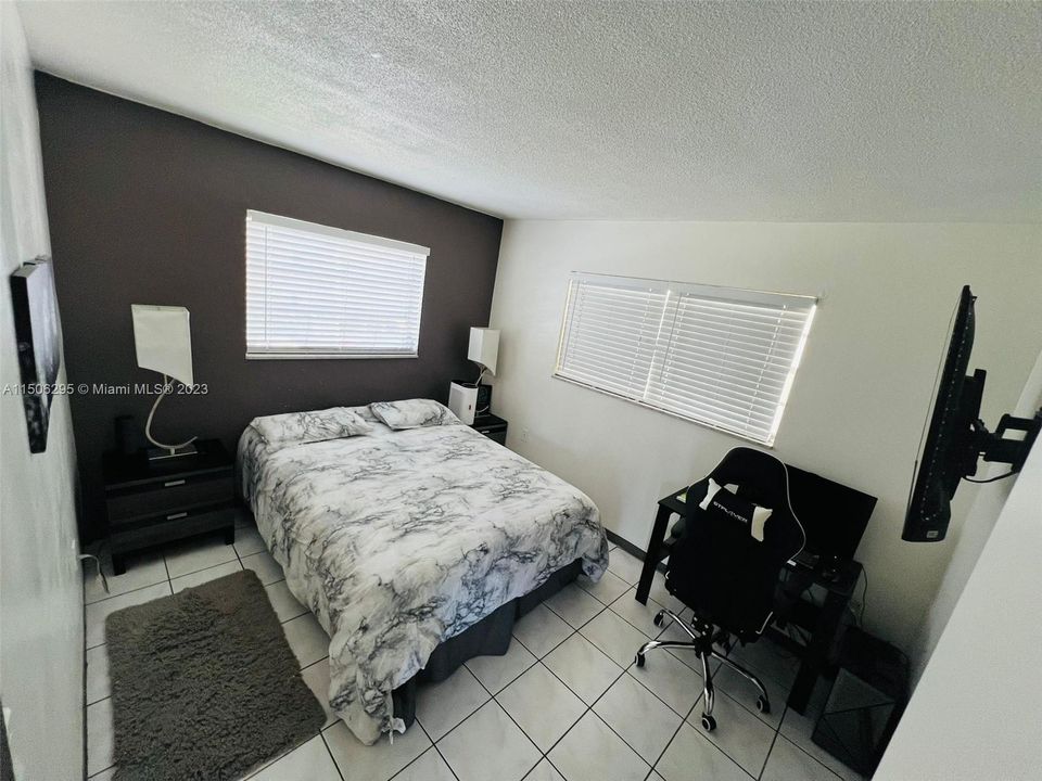 For Sale: $148,000 (2 beds, 1 baths, 883 Square Feet)