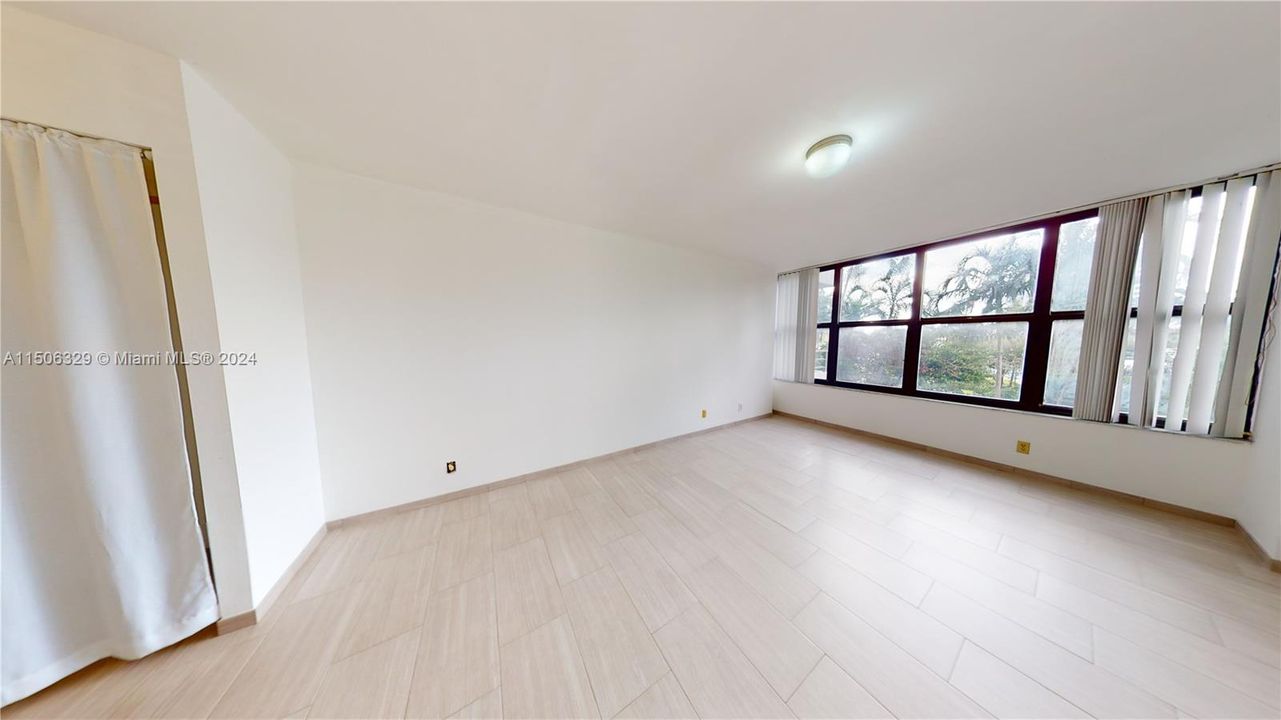 Recently Rented: $2,400 (2 beds, 2 baths, 1280 Square Feet)