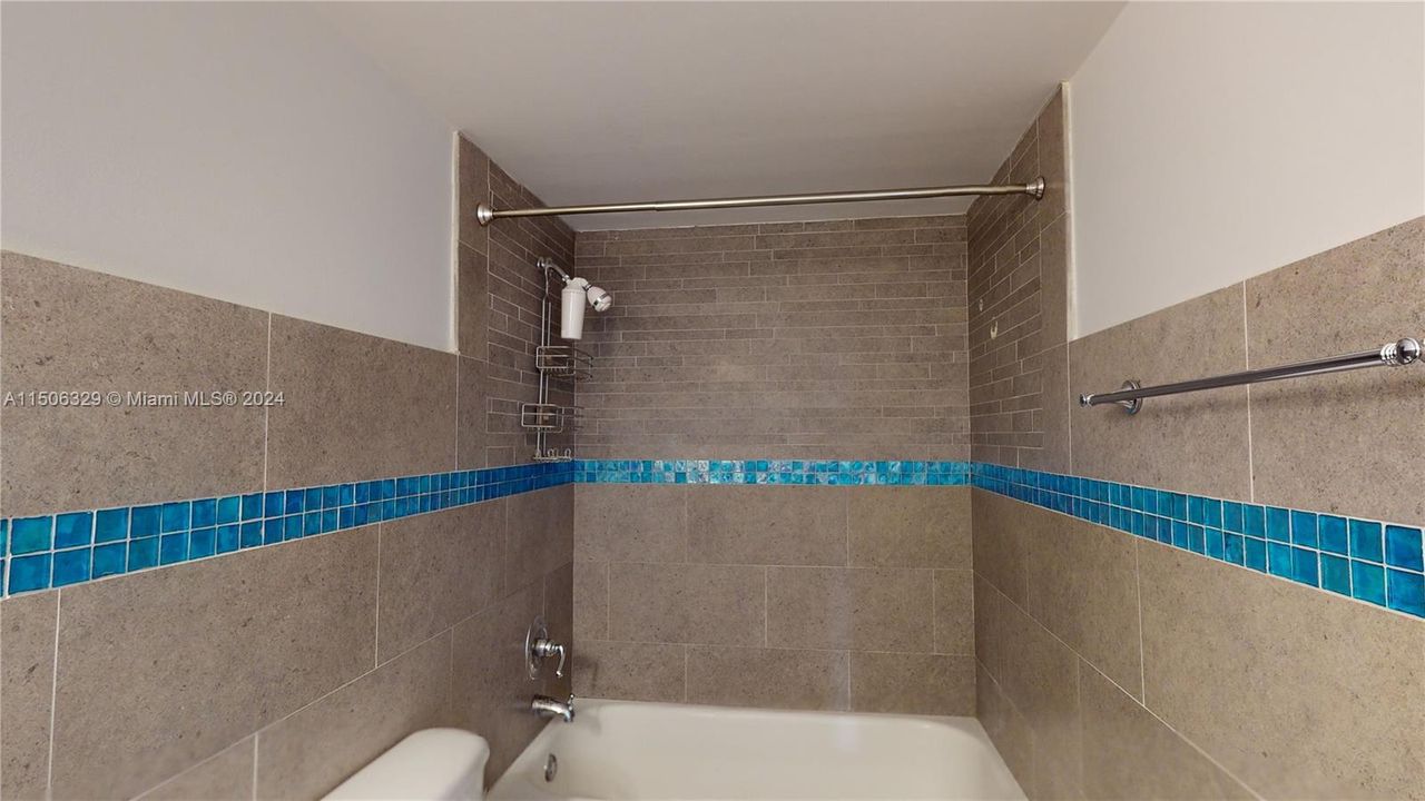 Recently Rented: $2,400 (2 beds, 2 baths, 1280 Square Feet)