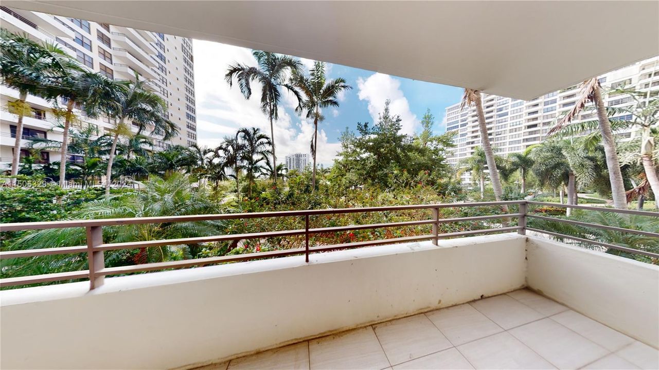 Recently Rented: $2,400 (2 beds, 2 baths, 1280 Square Feet)