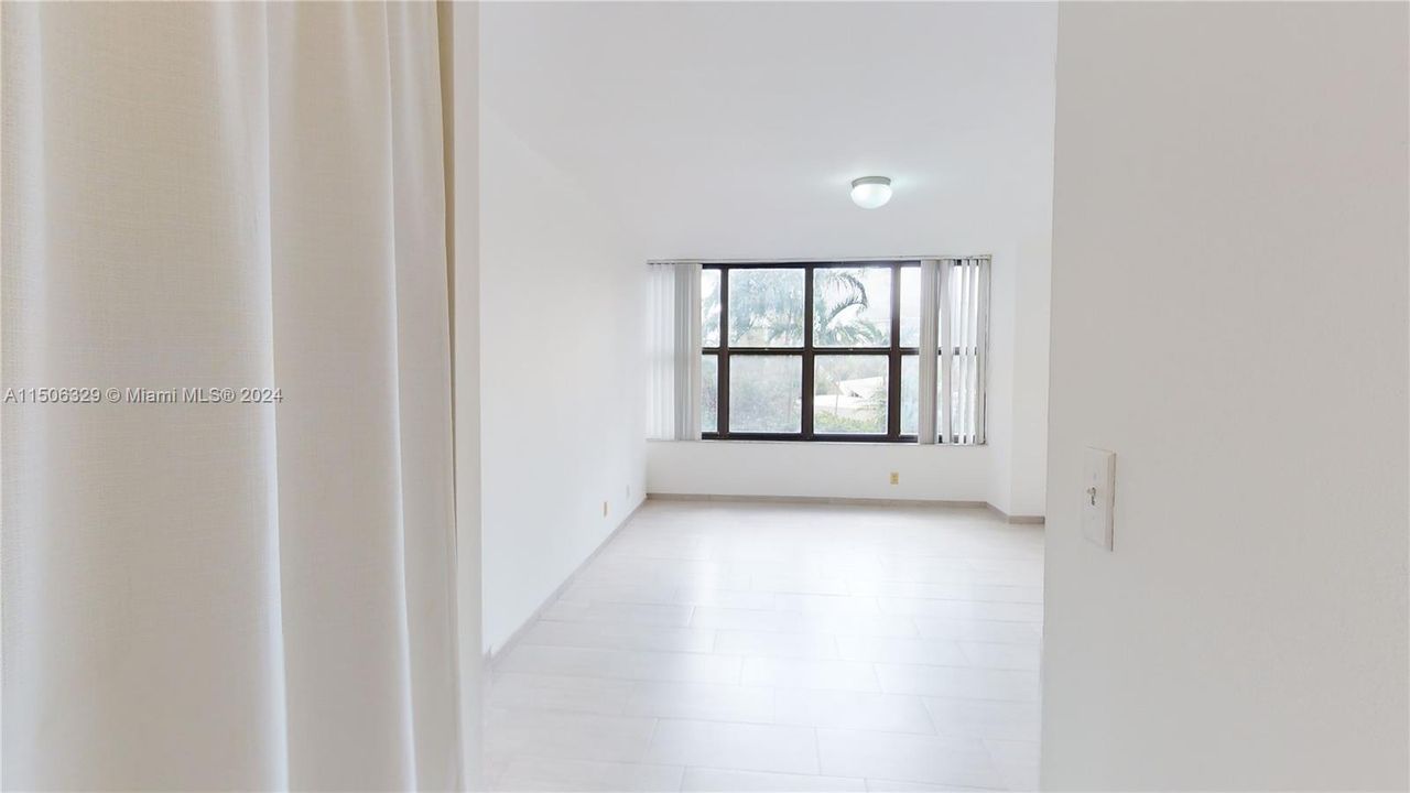 Recently Rented: $2,400 (2 beds, 2 baths, 1280 Square Feet)