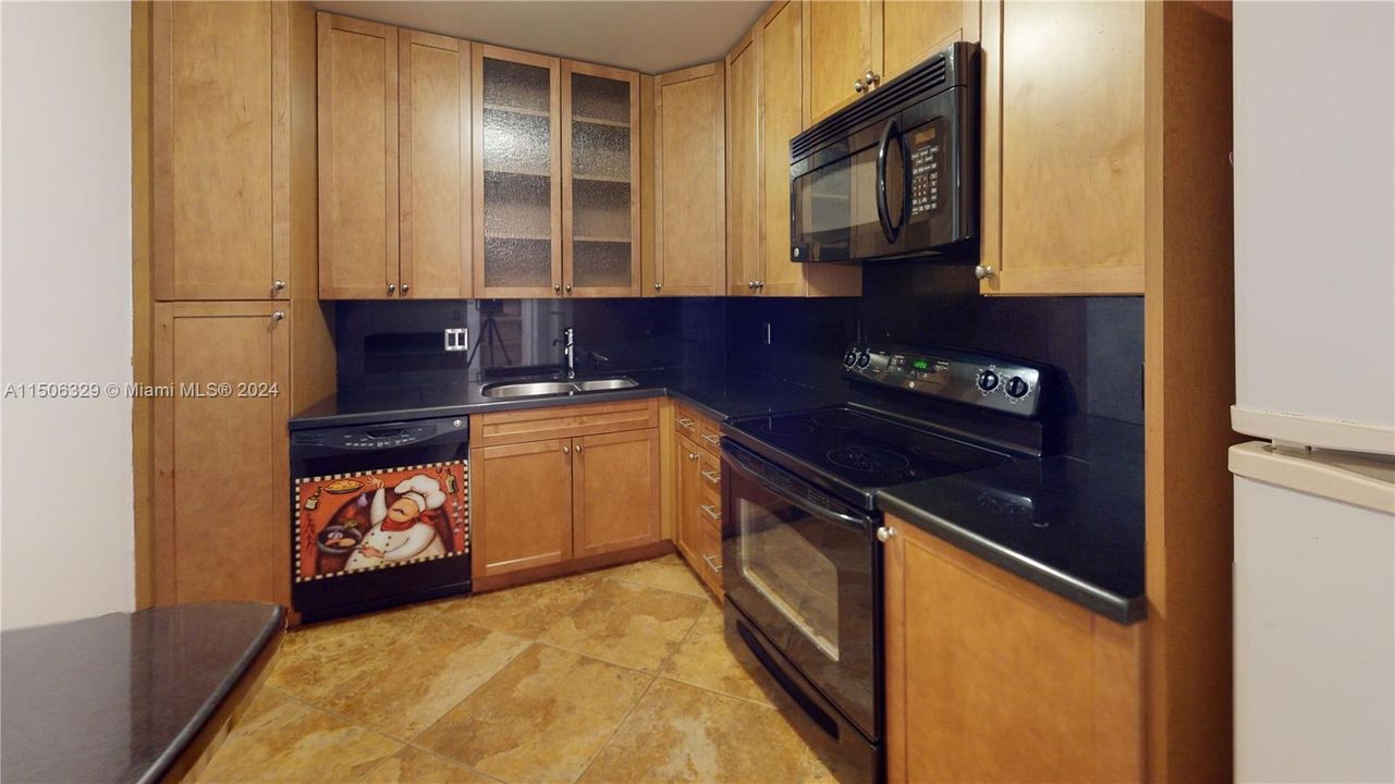 Recently Rented: $2,400 (2 beds, 2 baths, 1280 Square Feet)