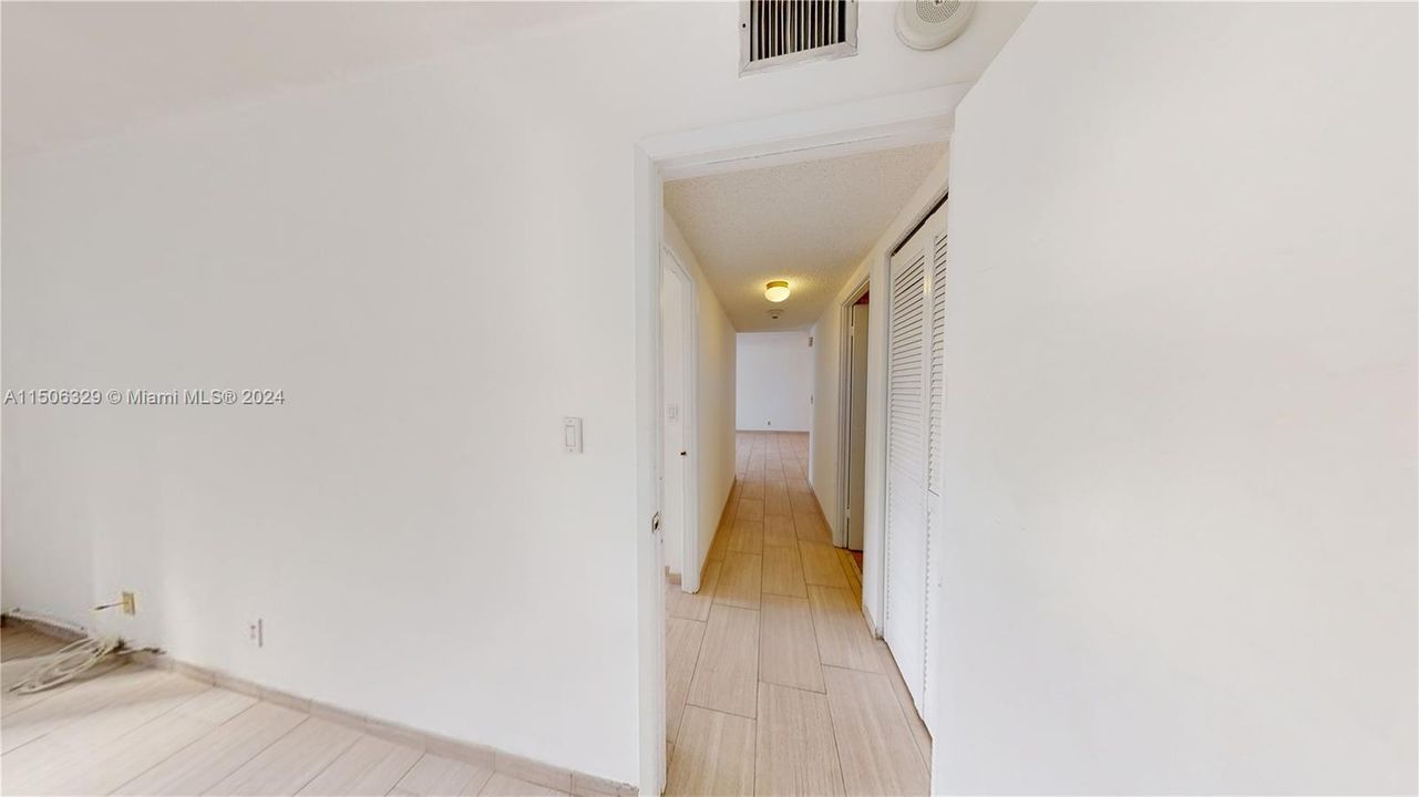 Recently Rented: $2,400 (2 beds, 2 baths, 1280 Square Feet)