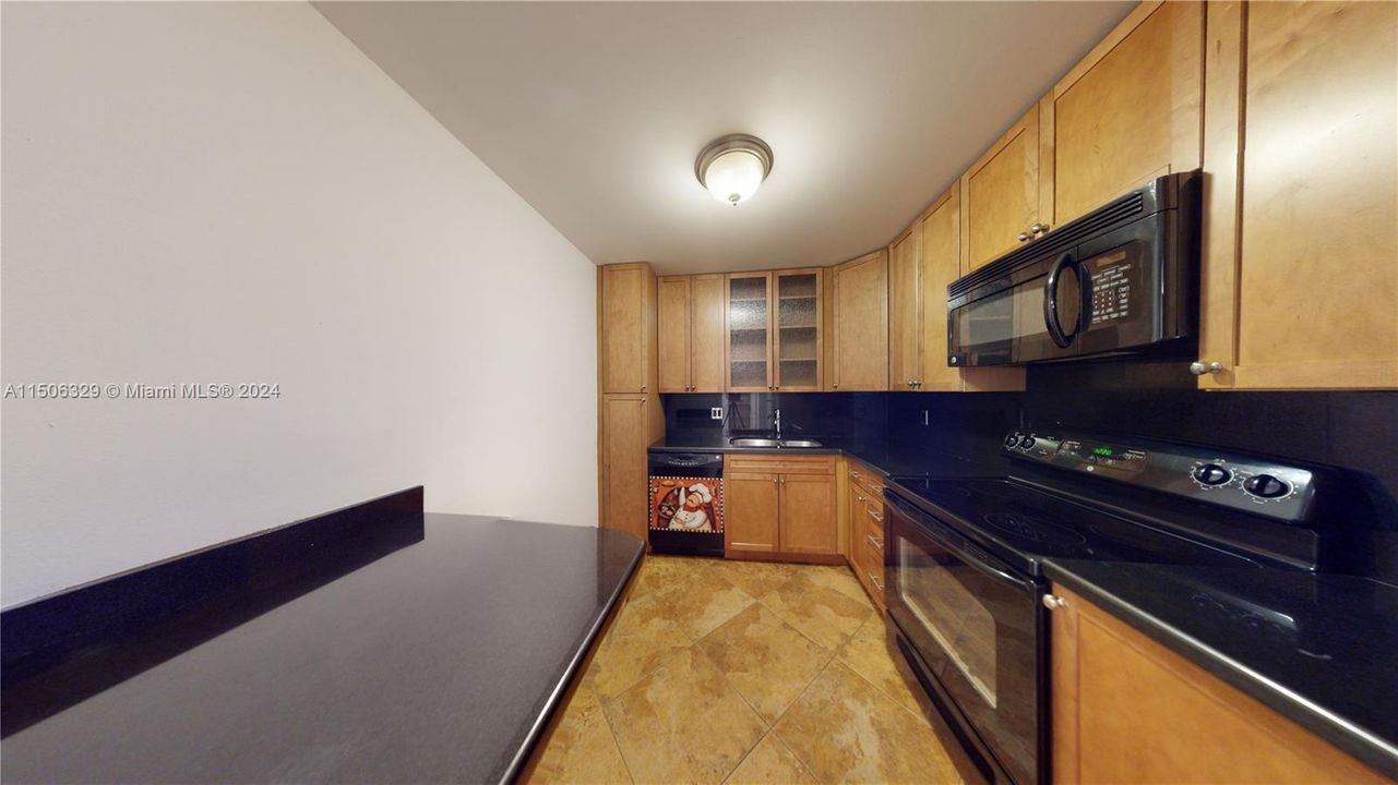 Recently Rented: $2,400 (2 beds, 2 baths, 1280 Square Feet)