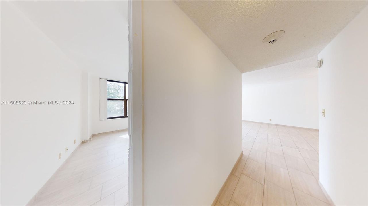 Recently Rented: $2,400 (2 beds, 2 baths, 1280 Square Feet)