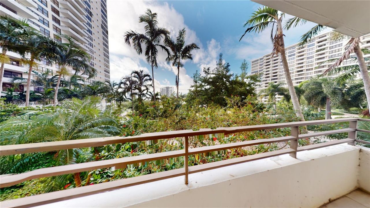 Recently Rented: $2,400 (2 beds, 2 baths, 1280 Square Feet)