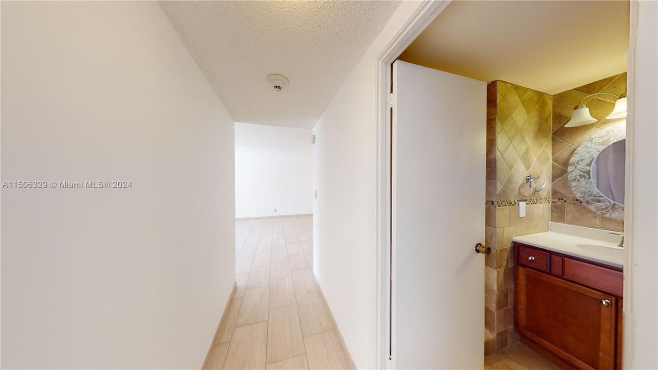 Recently Rented: $2,400 (2 beds, 2 baths, 1280 Square Feet)