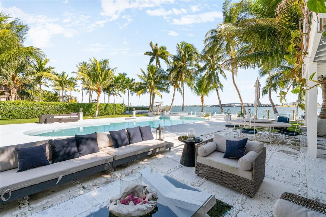 Active With Contract: $16,000,000 (4 beds, 4 baths, 3551 Square Feet)