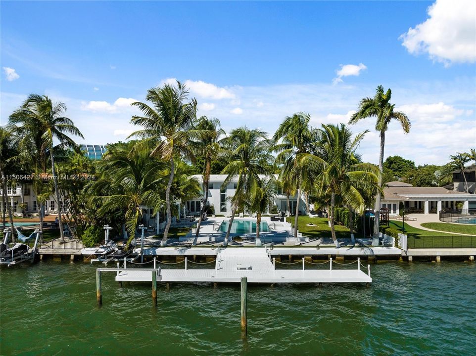 Active With Contract: $16,000,000 (4 beds, 4 baths, 3551 Square Feet)
