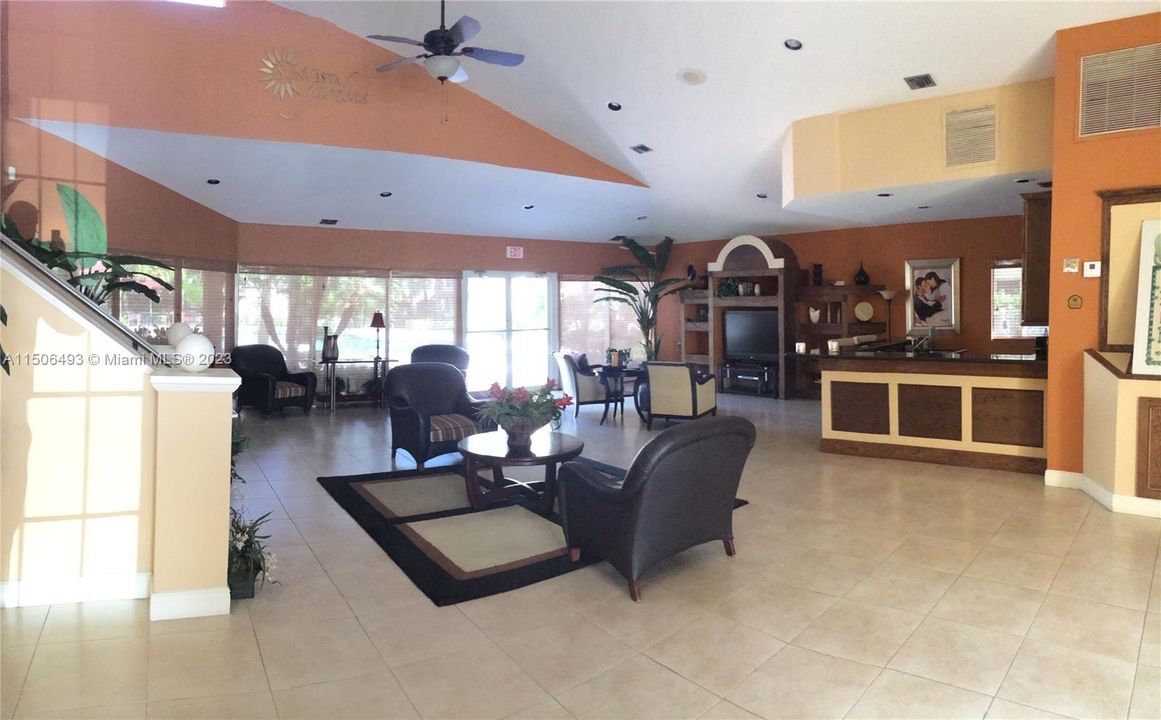 Recently Rented: $1,800 (1 beds, 1 baths, 615 Square Feet)