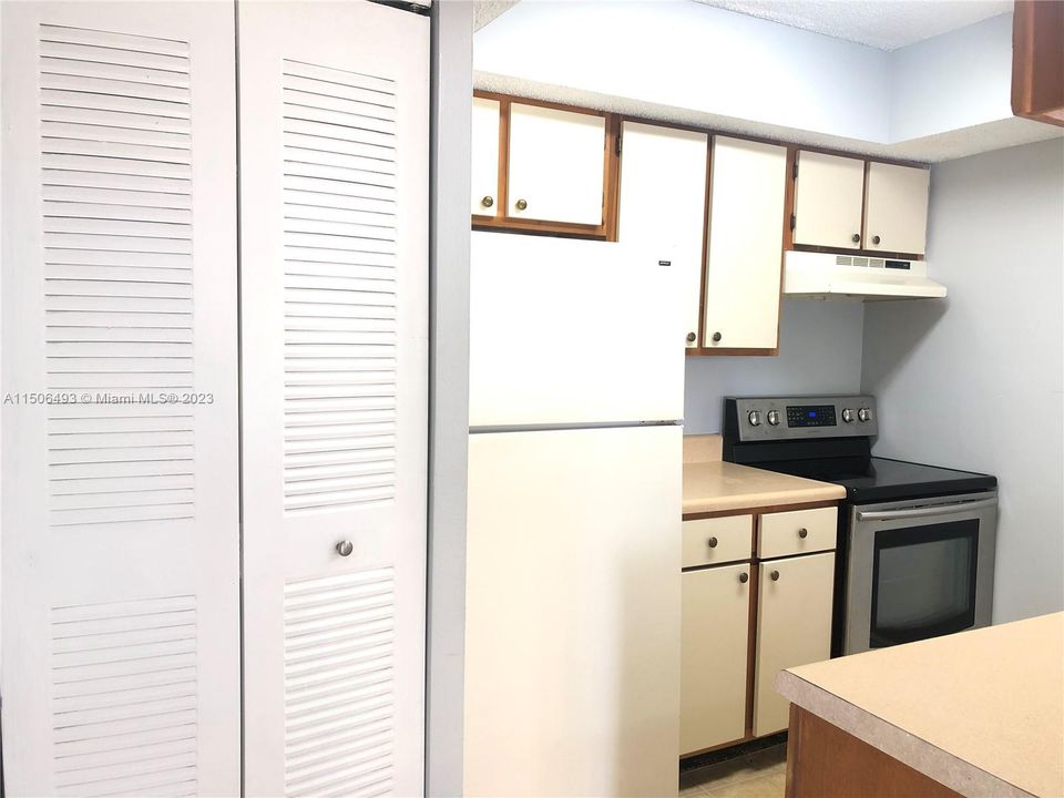 Recently Rented: $1,800 (1 beds, 1 baths, 615 Square Feet)