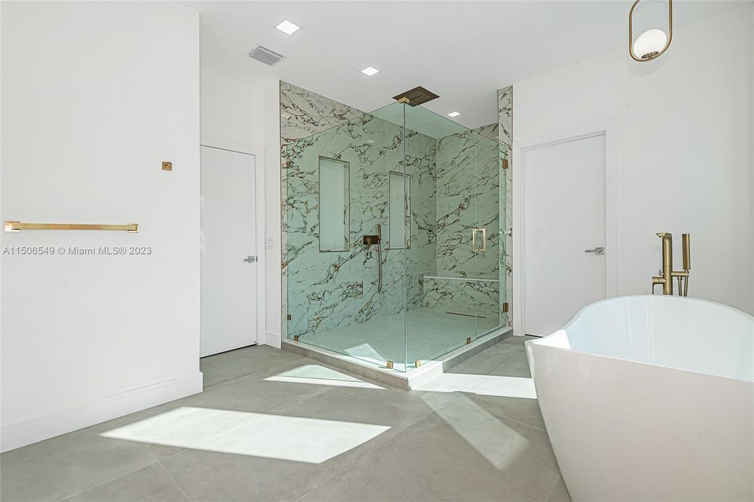 Recently Sold: $2,299,900 (4 beds, 3 baths, 3220 Square Feet)