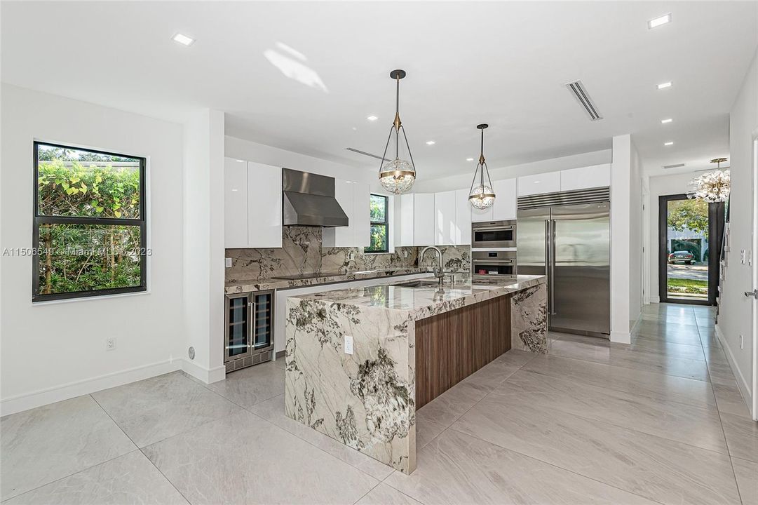 Recently Sold: $2,299,900 (4 beds, 3 baths, 3220 Square Feet)